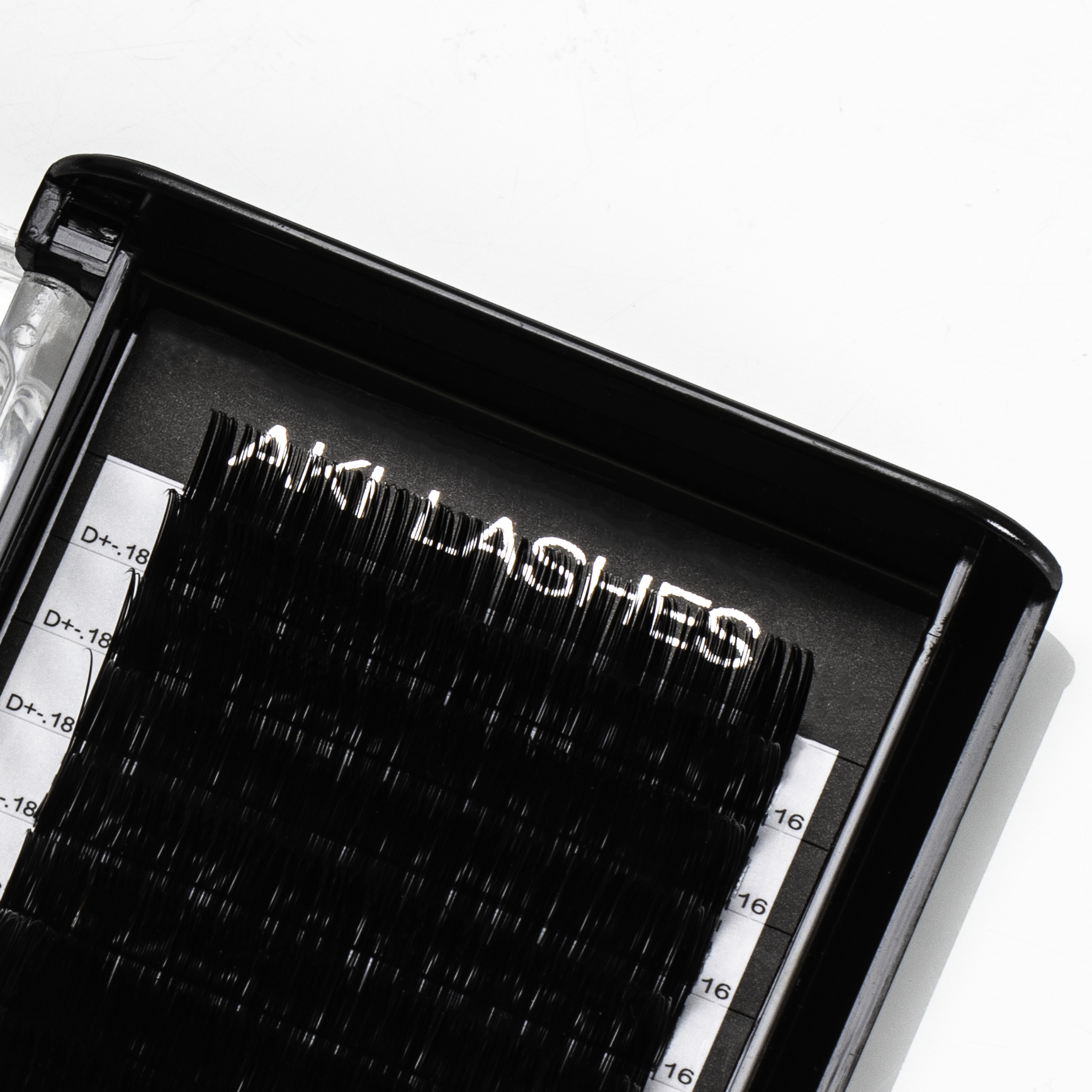 0.18 Classic Lashes Mixed Length - Aki Lashes